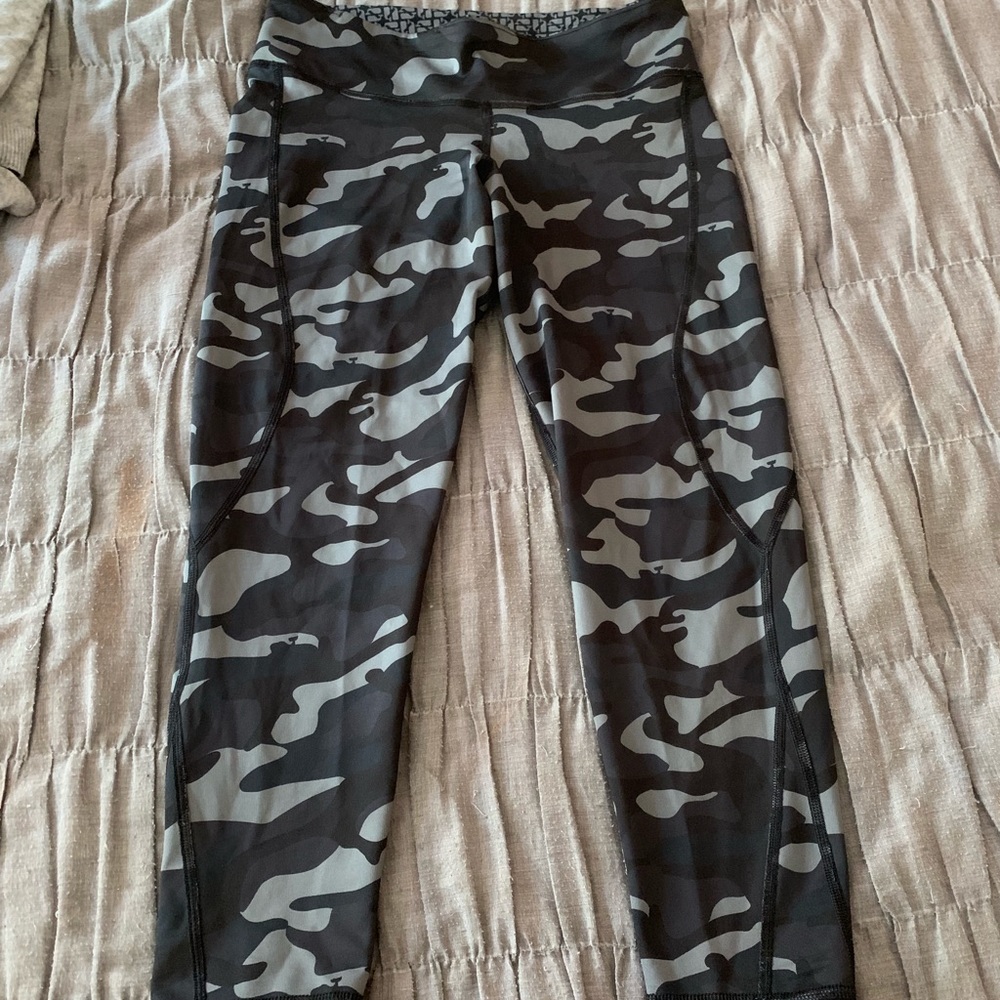 Vineyard Vines Reversible Athletic Leggings